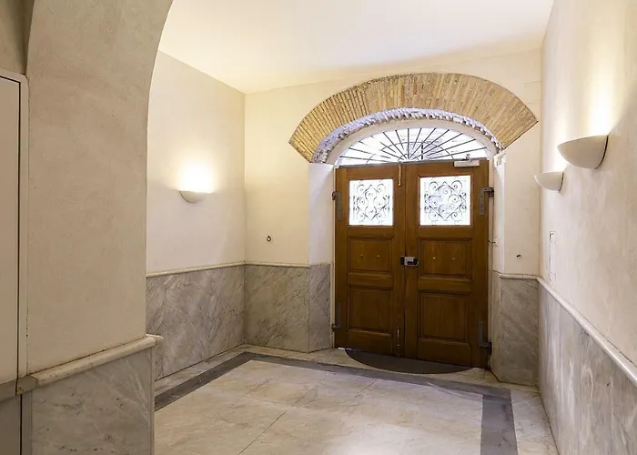 Emma's Borgo, Vatican Appartement